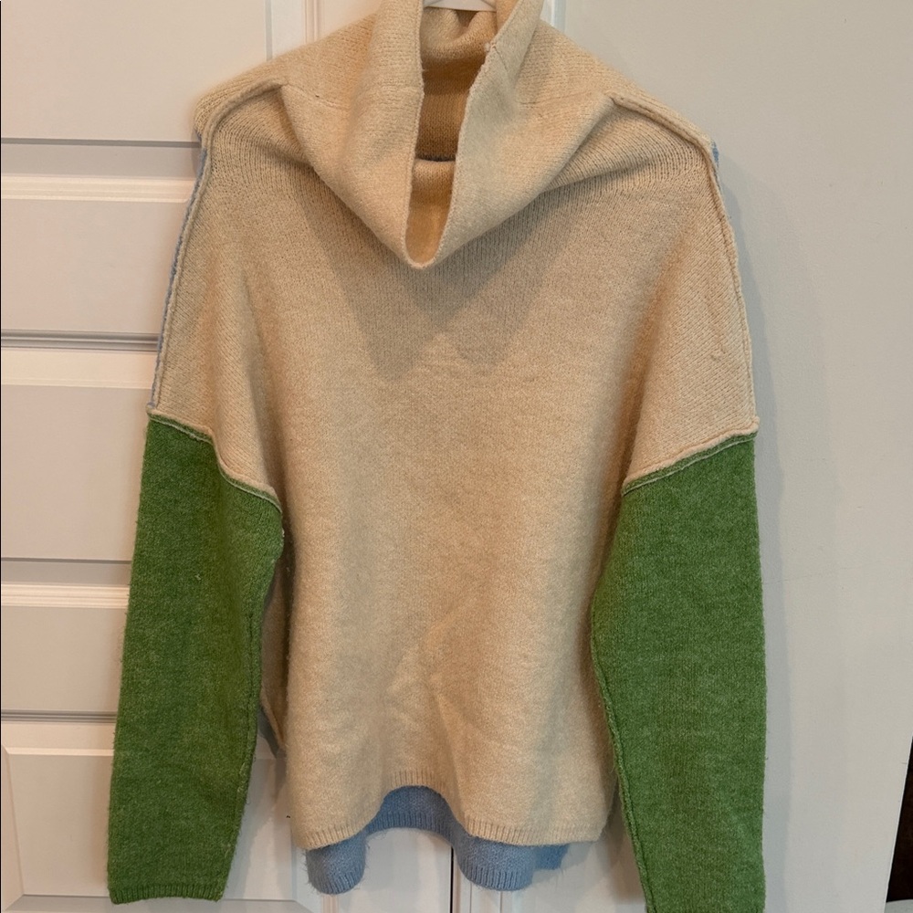 Lumiere Cozy Two-Tone Funnel Neck Sweater - Cream & Green Size Small